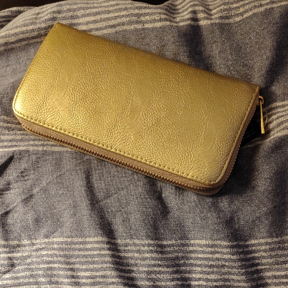 Elegant Gold Clutch Wallet